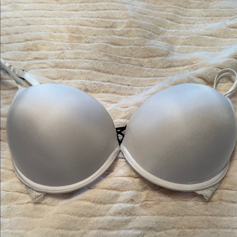 Frederick's of Hollywood White Plunge Bra Intimates